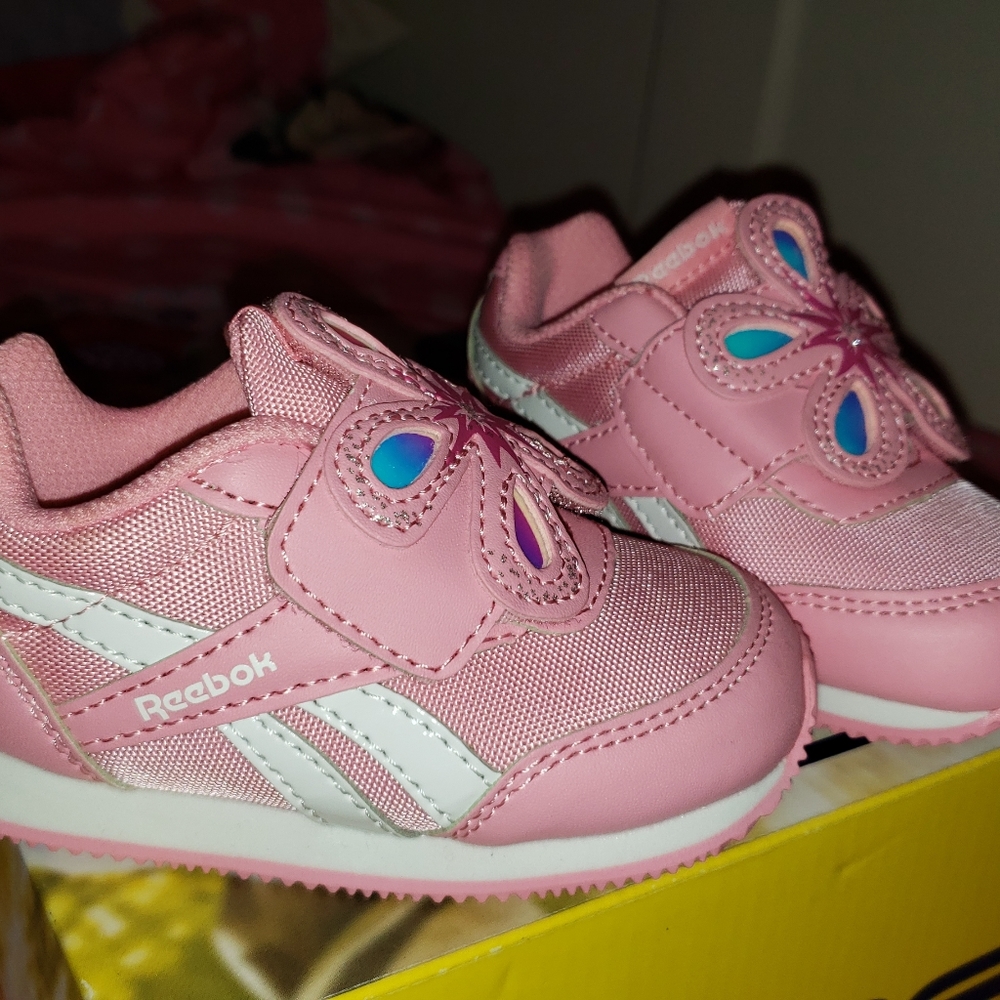 Girl shoes